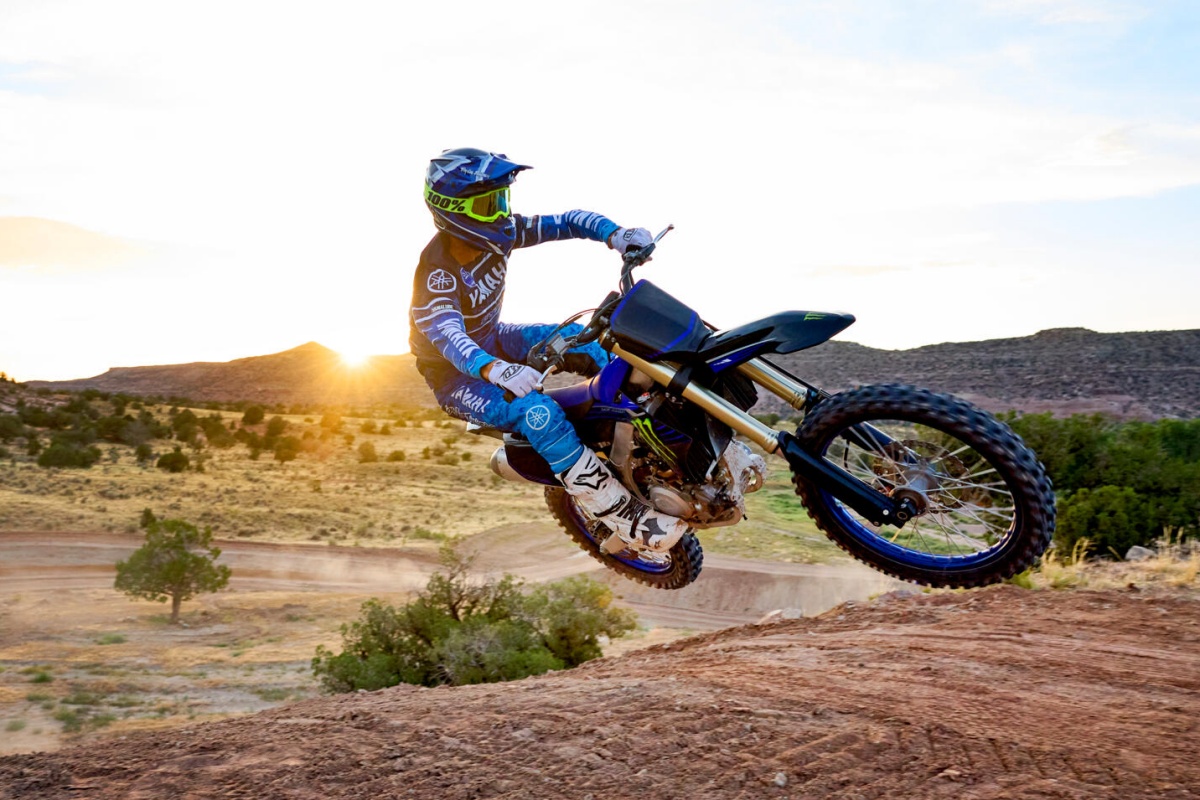 2023-yamaha-yz450fsv-monster_black_3