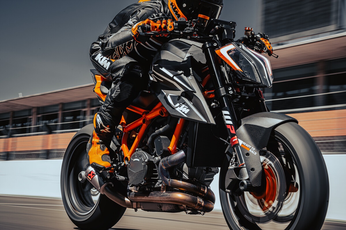 KTM 1290 Super Duke RR en acción