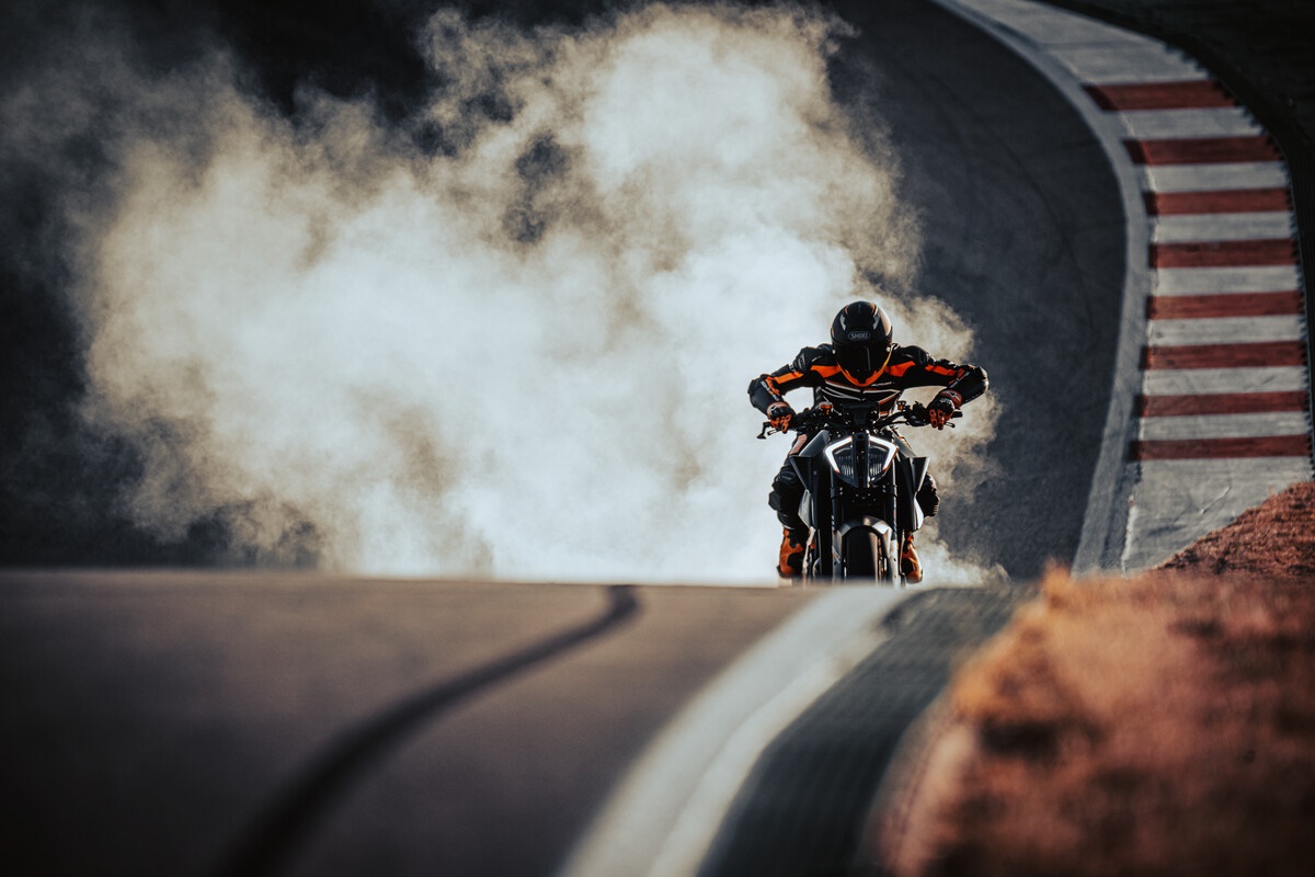 KTM 1290 Super Duke RR en acción