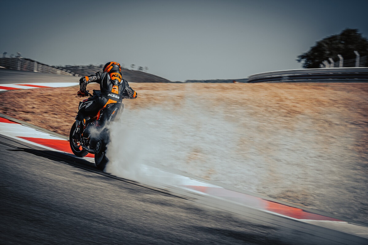KTM 1290 Super Duke RR en acción