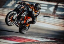KTM 1290 Super Duke RR en acción