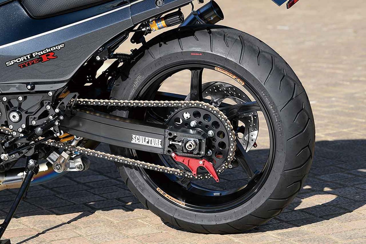 Kawasaki GPZ900R Type-R by AC Sanctuary en detalle