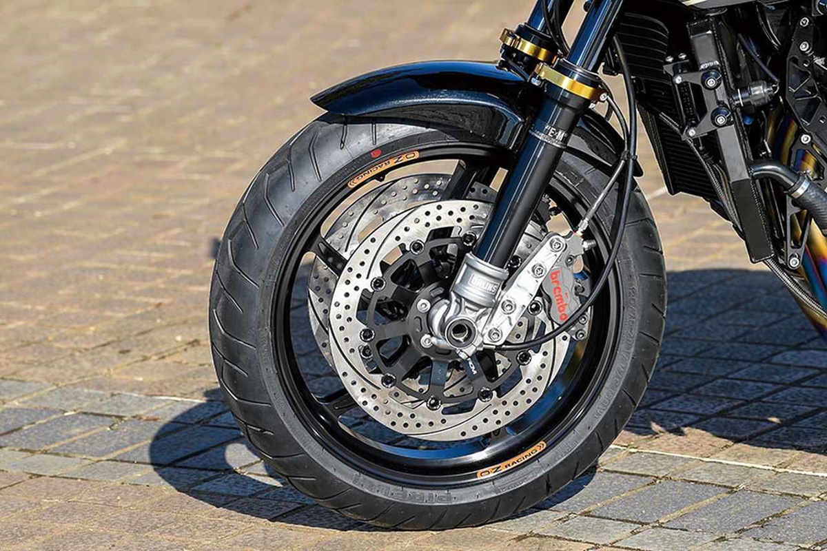 Kawasaki GPZ900R Type-R by AC Sanctuary en detalle