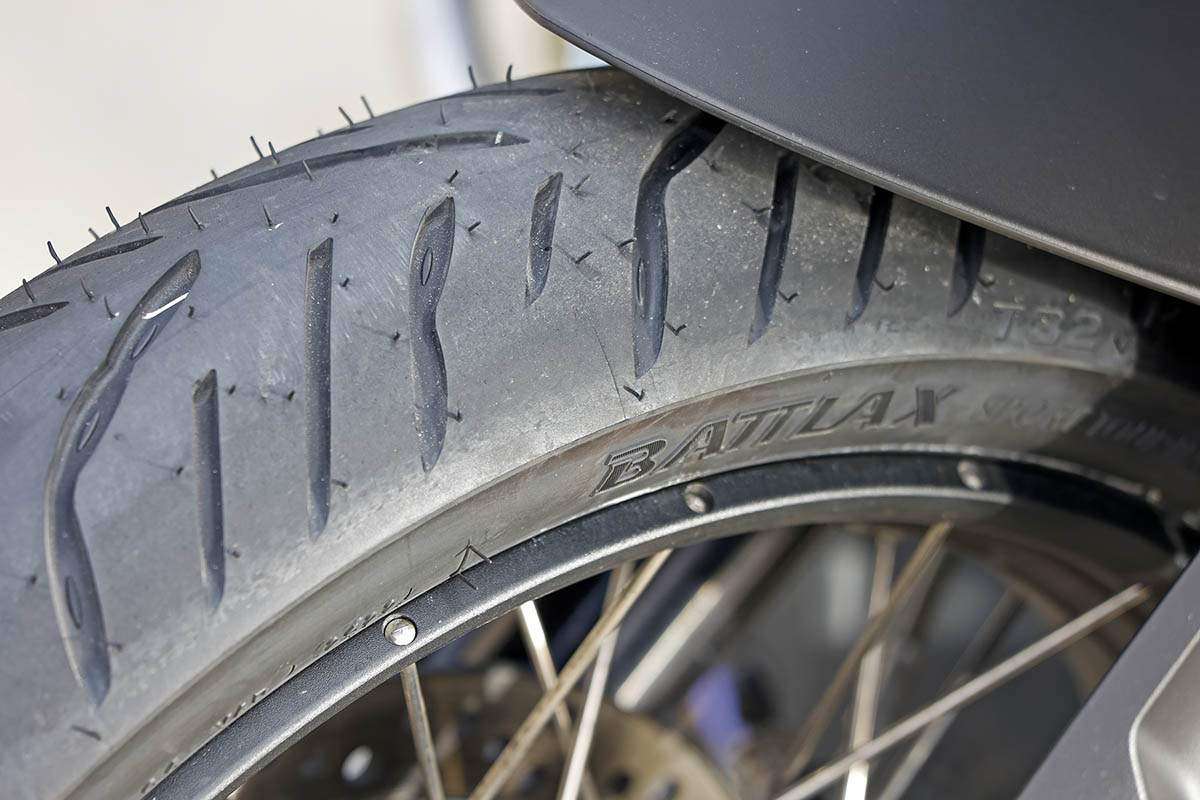 Los neumáticos al desgastarse liberan partículas nocivas entre las que se encuentran el zinc y el plomo