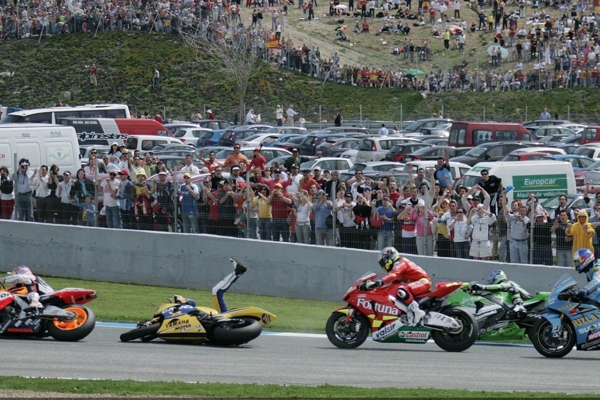 Caída de Valentino Rossi en el GP de Jerez de 2006