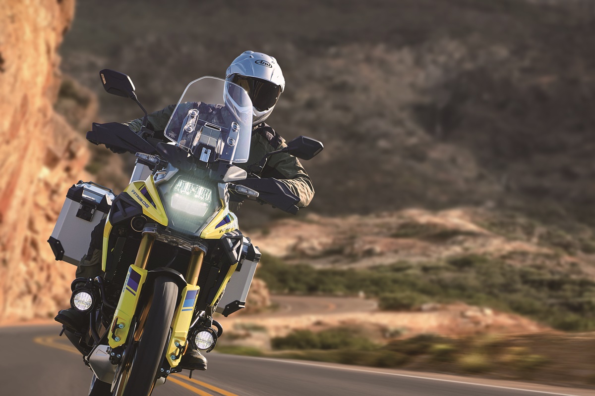 Suzuki V-Strom 1050DE 2023 en acción