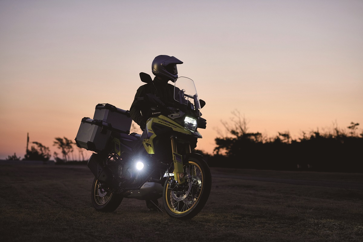 Suzuki V-Strom 1050DE 2023 en acción