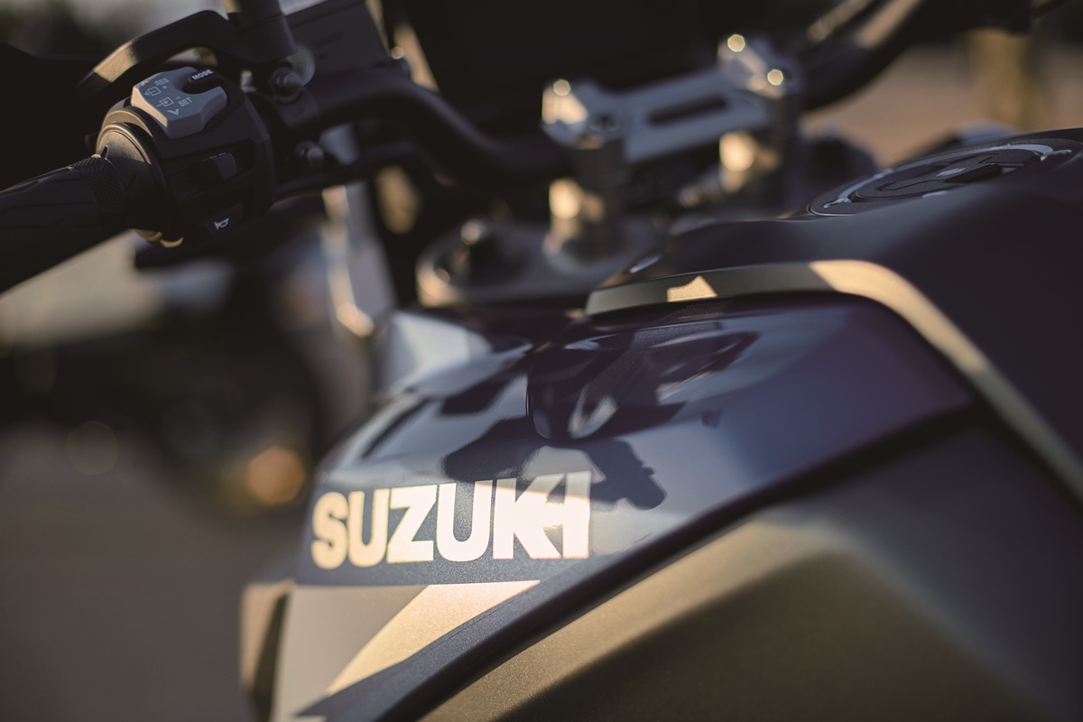 Suzuki V-Strom 1050 TECH 2023 en detalle