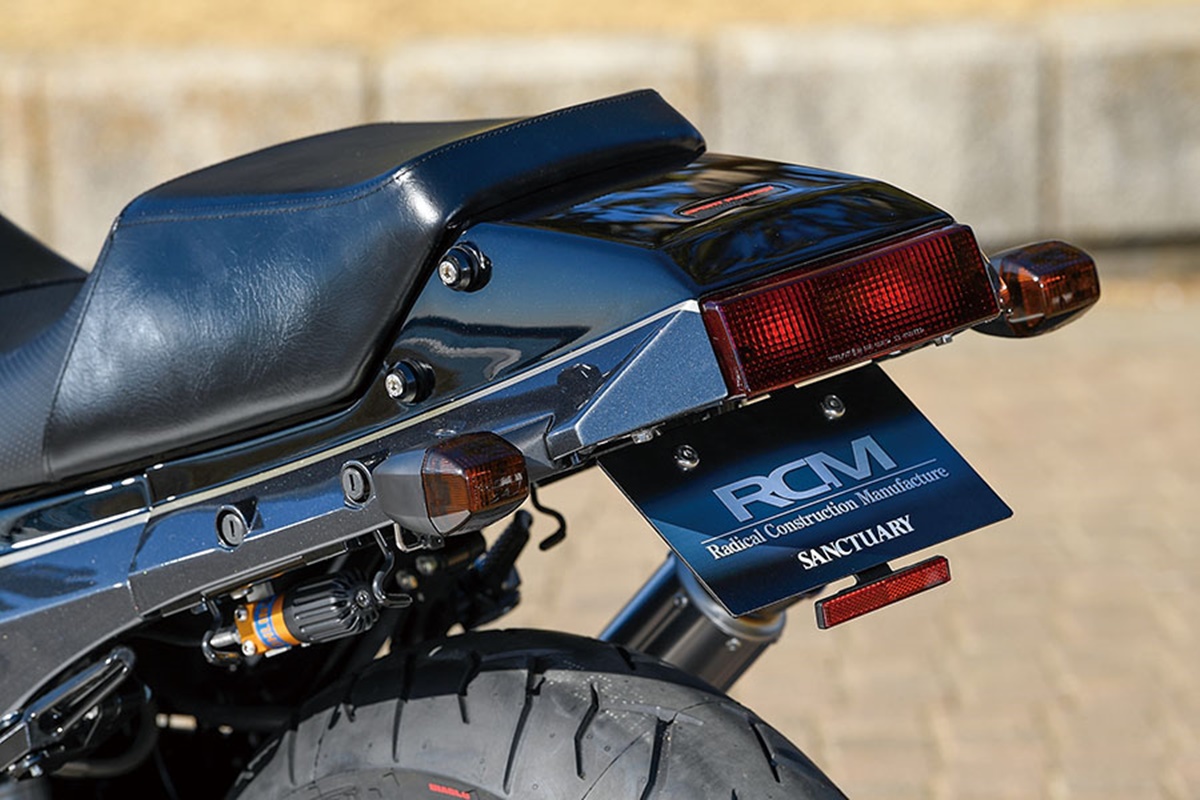 Kawasaki GPZ900R Type-R by AC Sanctuary en detalle