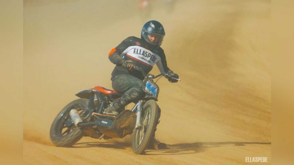 Piaggio Liberty 150 Flat Tracker by Ellaspede en acción