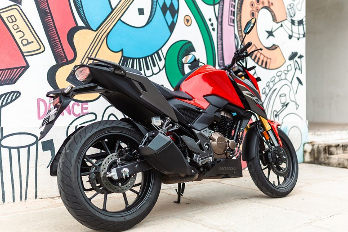 honda_cb300f_3