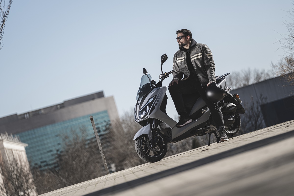 MIIT 125 Legrand Grey Denim en acción