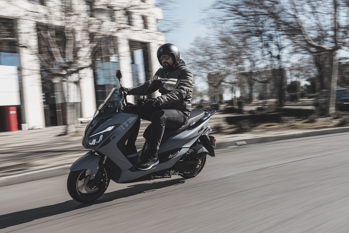 MIIT 125 Legrand Grey Denim en acción