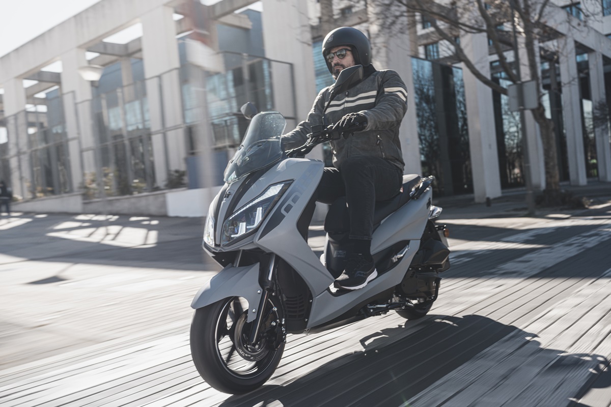 MIIT 125 Legrand Grey Denim en acción