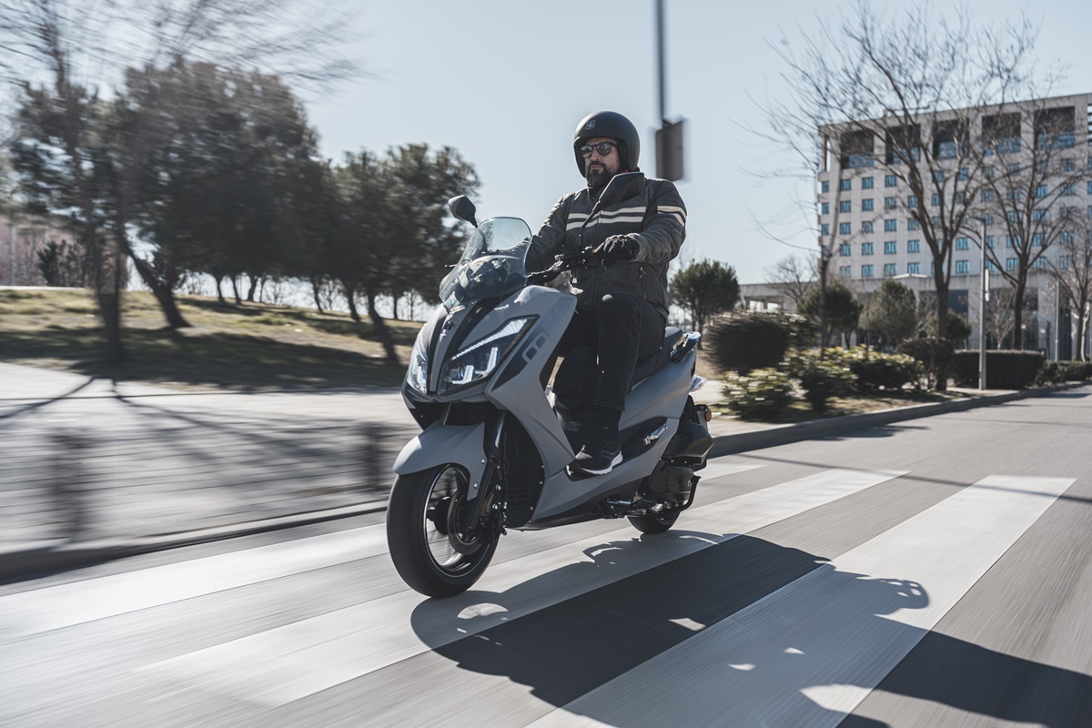 MIIT 125 Legrand Grey Denim en acción
