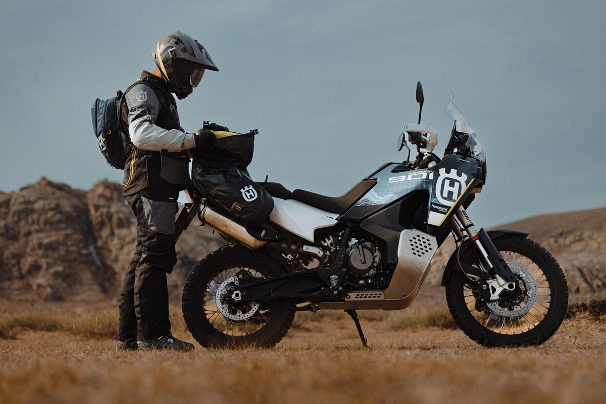 Husqvarna Norden 901 Expedition 2023 en acción