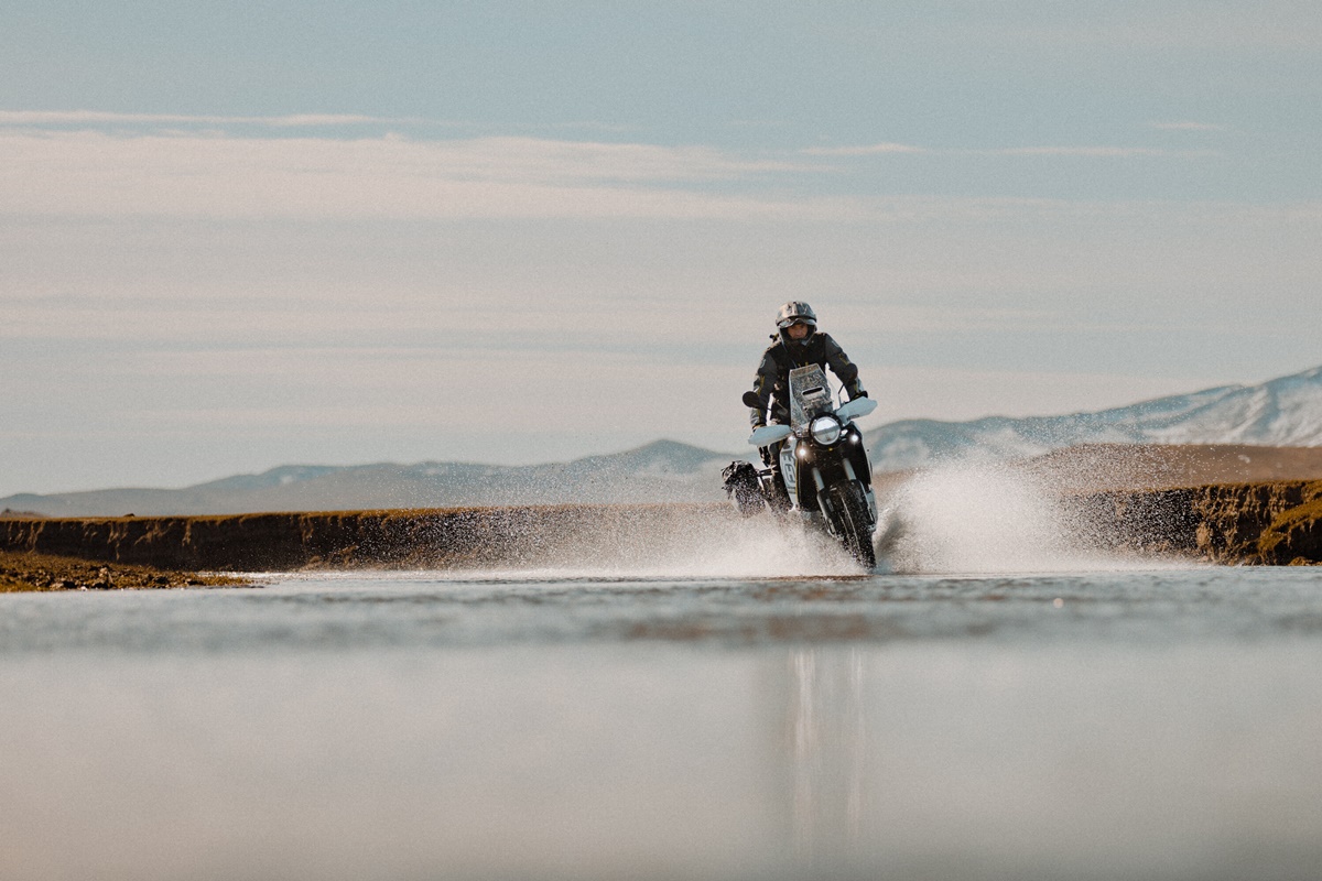 Husqvarna Norden 901 Expedition 2023 en acción