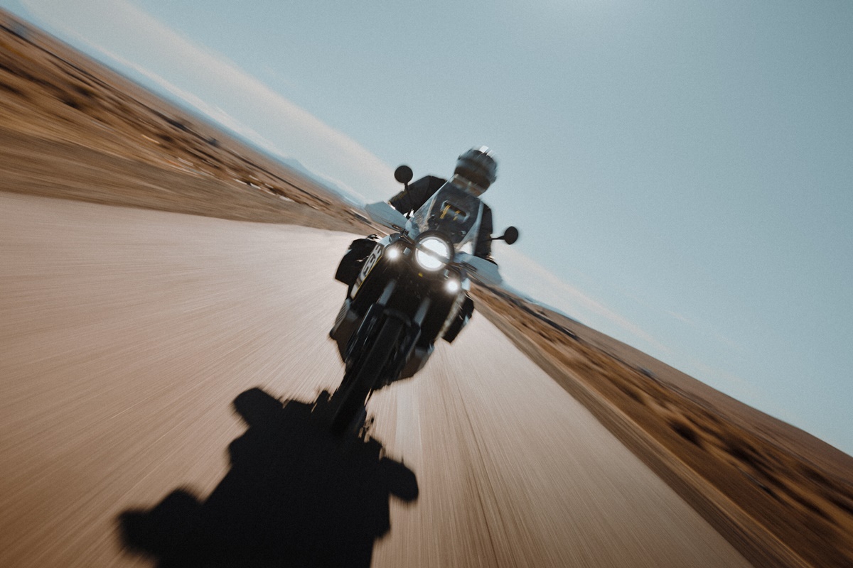 Husqvarna Norden 901 Expedition 2023 en acción