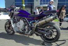 Naked equipada con dos motores de Yamaha R1