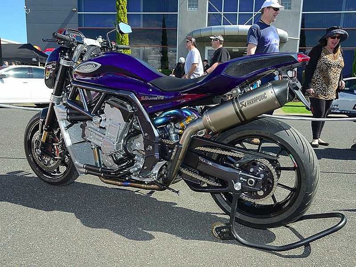 Naked equipada con dos motores de Yamaha R1