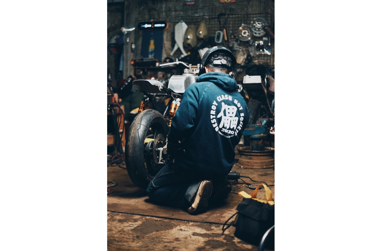 Yamaha SR400 Race Bike en construcción