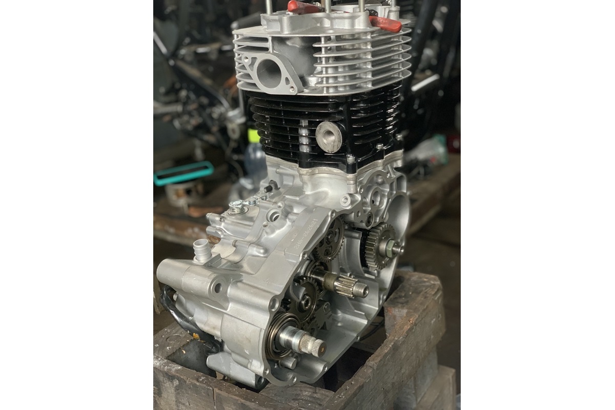 Yamaha SR400 Race Bike en construcción
