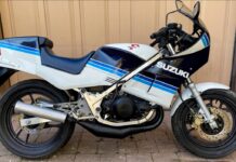 Esta moto salió al mercado en el 83 en Japón