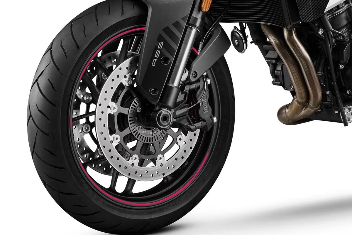 CFMoto 800NK 2023 en detalle