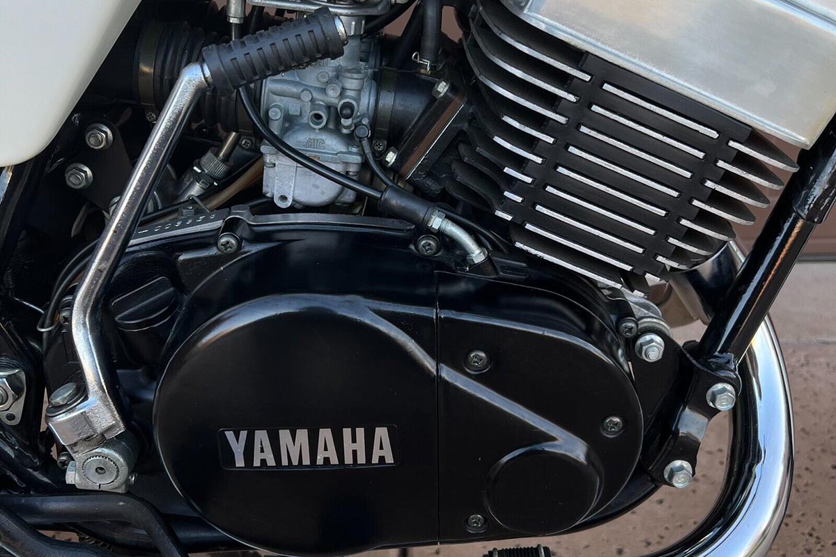 Ni una sola muesca, así está la RD400F en venta