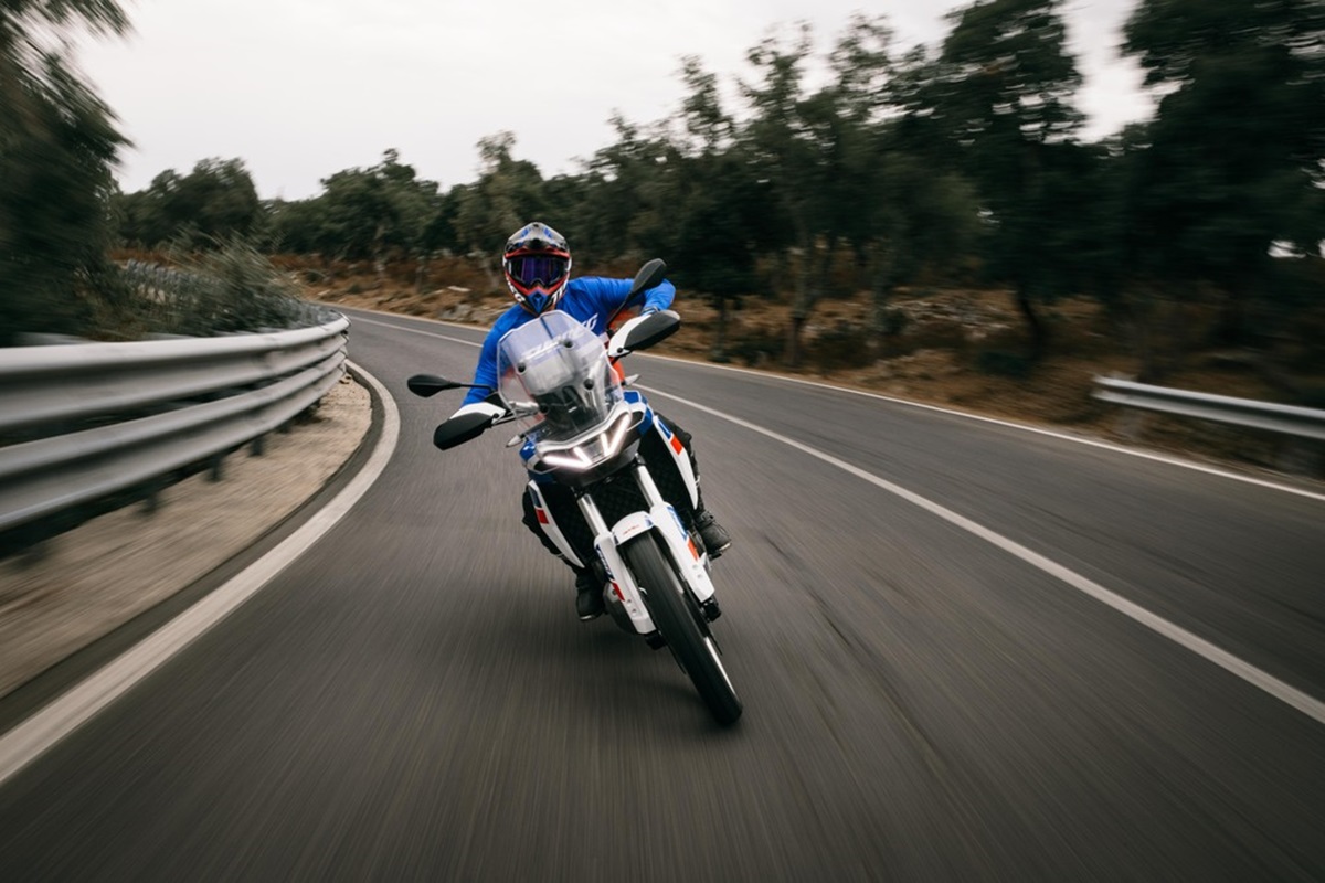 Aprilia Tuareg 660 2023 en acción
