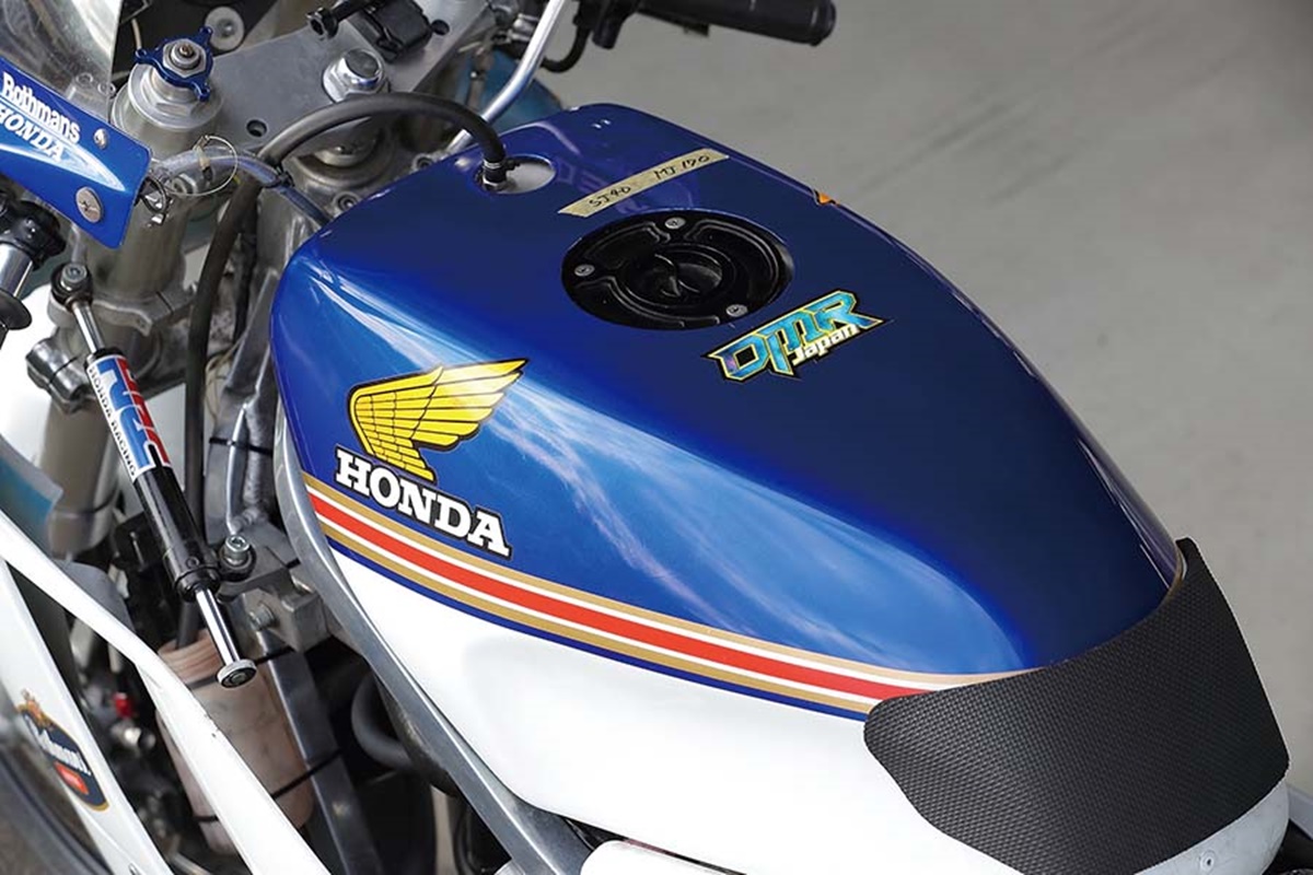 Honda NS250R Rothmans replica Freddie Spencer 1985 en detalle