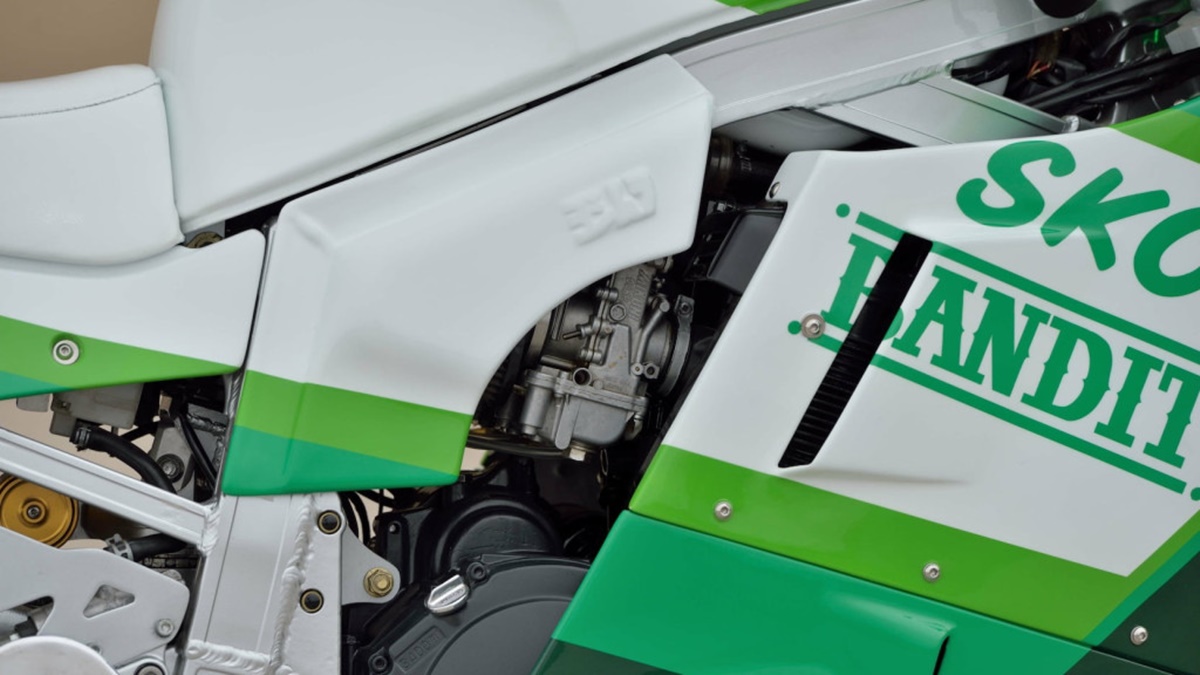 Suzuki GSX-R1100 Skoal Bandit restomod en detalle