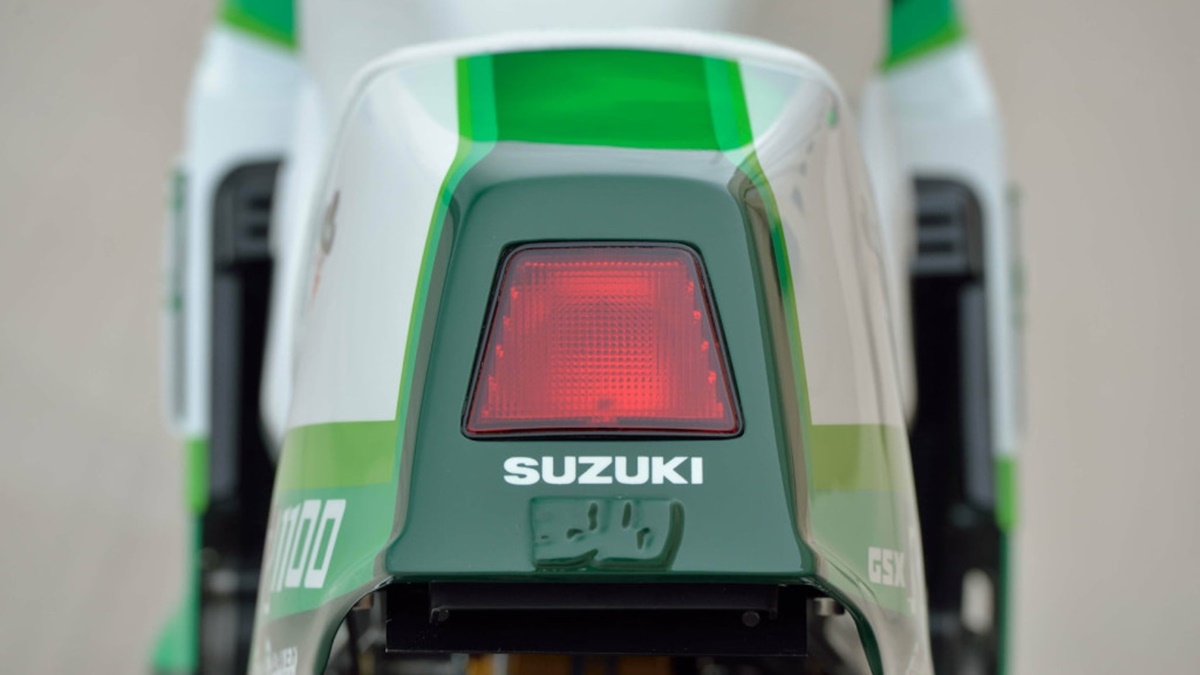 Suzuki GSX-R1100 Skoal Bandit restomod en detalle