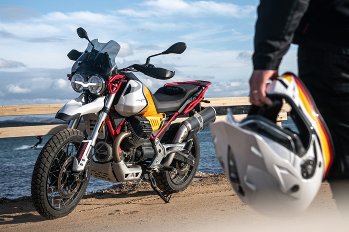 Moto Guzzi V85 TT en acción