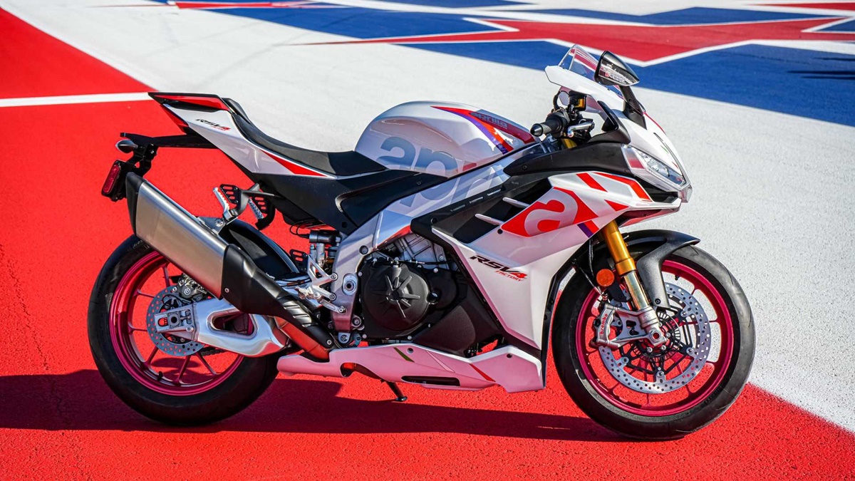 Presentación oficial de las nuevas Aprilia RSV4 Factory y Tuono Factory 2023