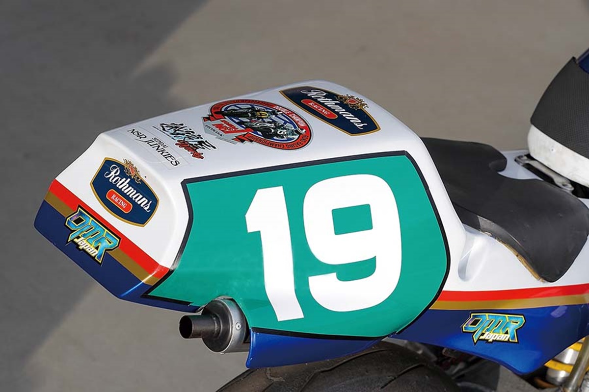 Honda NS250R Rothmans replica Freddie Spencer 1985 en detalle