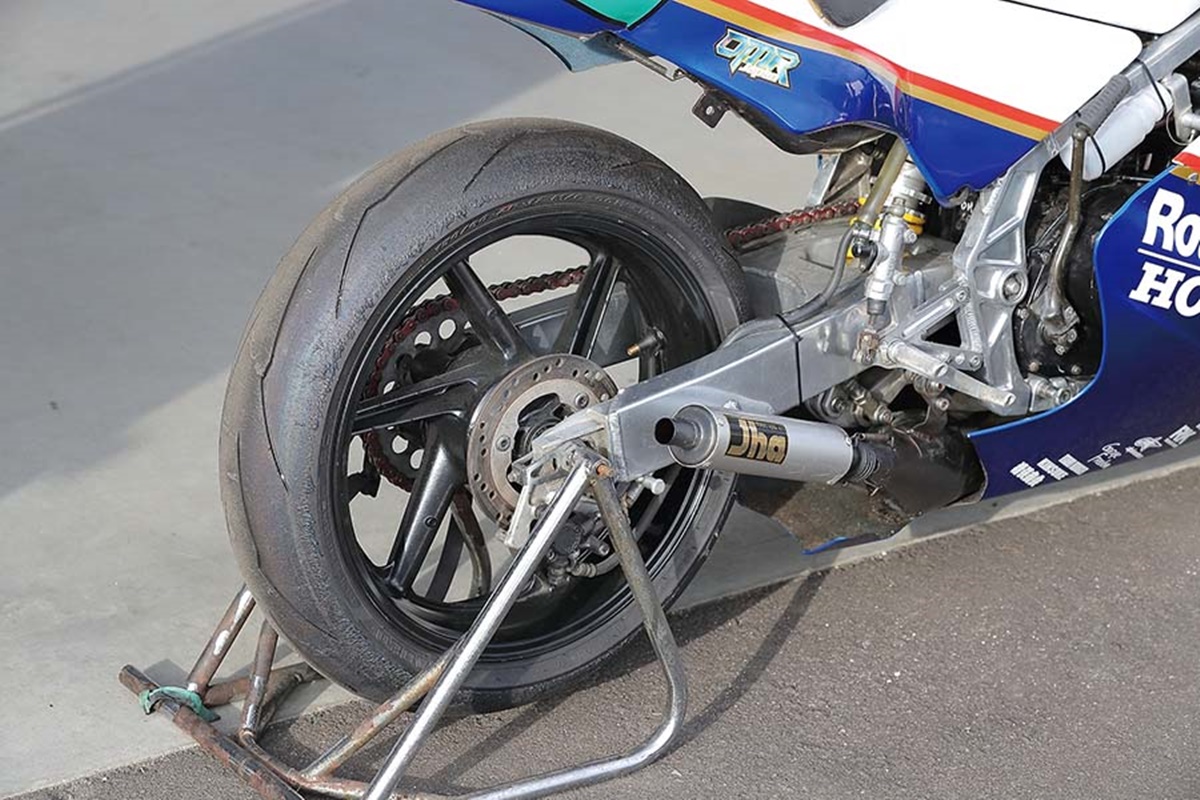 Honda NS250R Rothmans replica Freddie Spencer 1985 en detalle