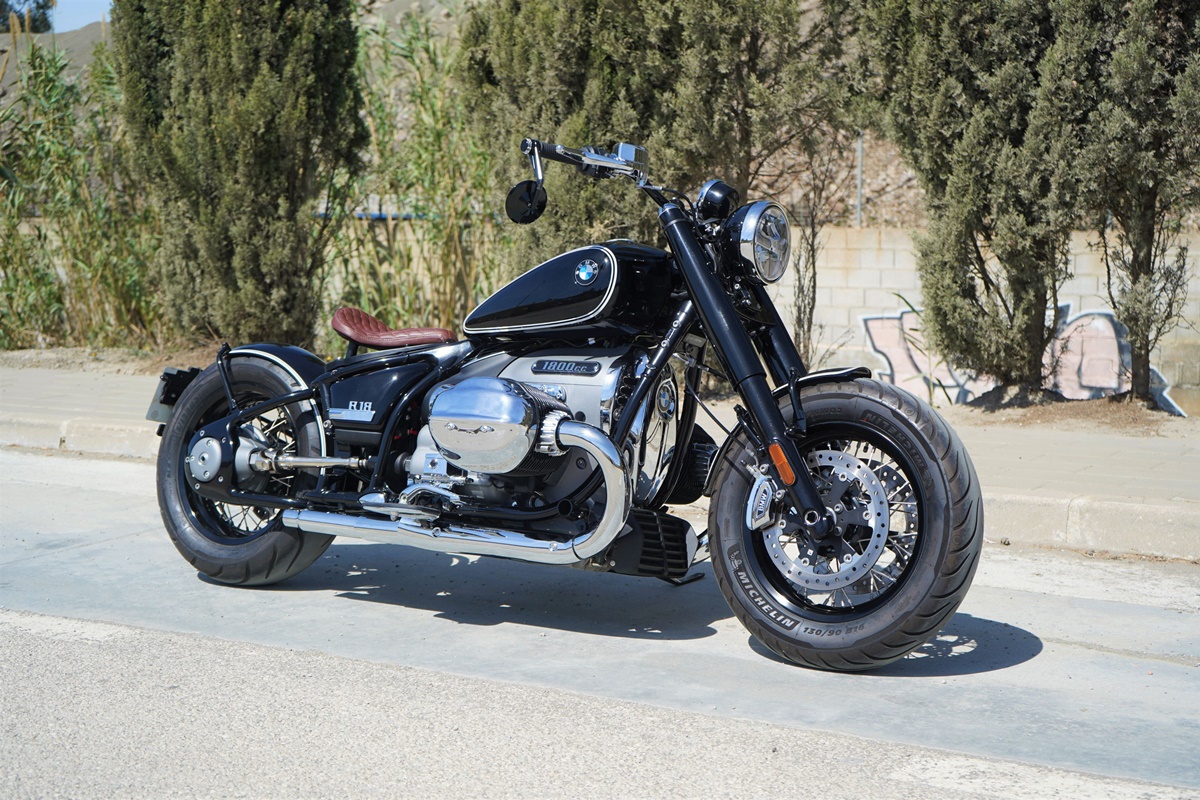BMW R18 Bobber Brown