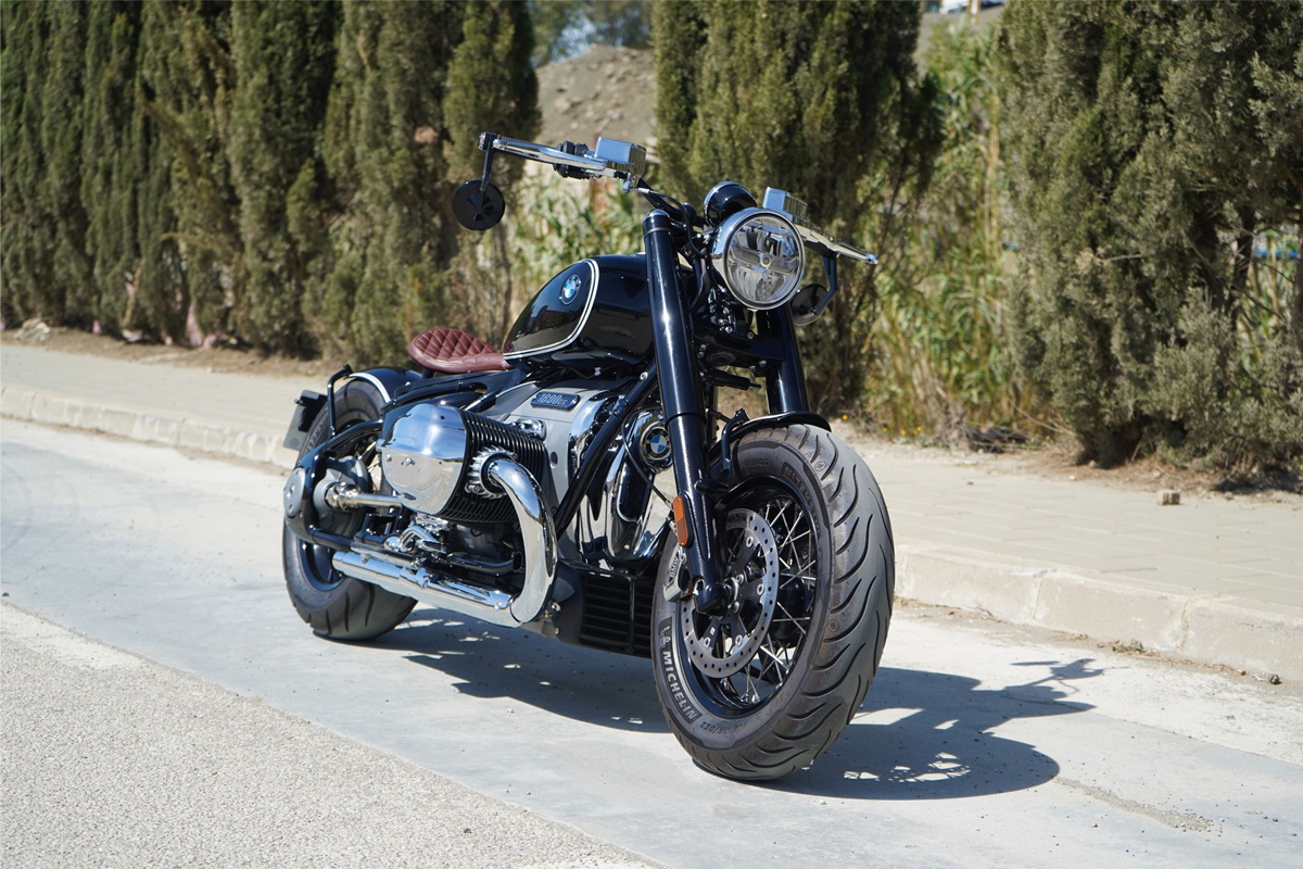 BMW R18 Bobber Brown