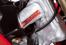 Todas las motos llevan consigo una placa identificativa de su número dentro de la serie