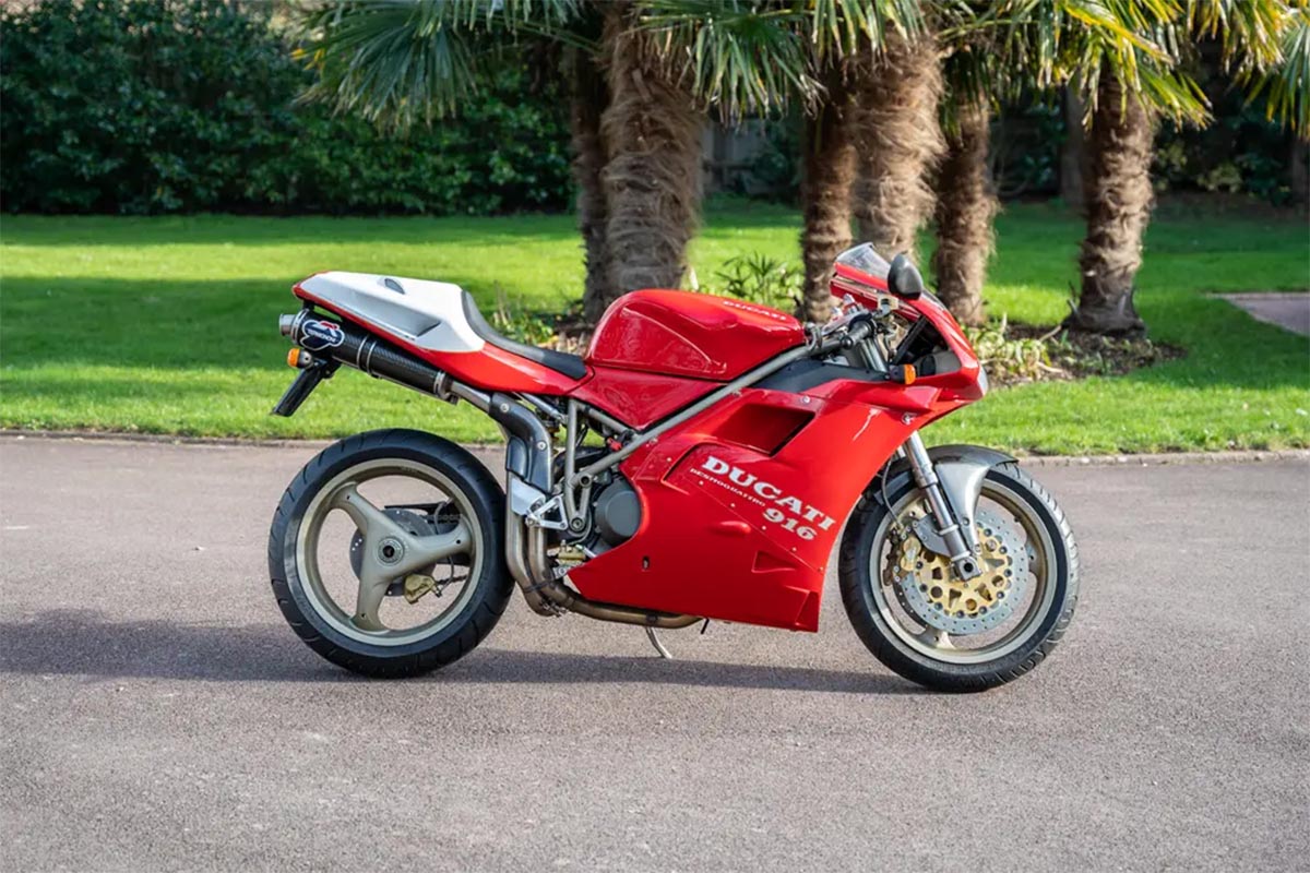 La moto, a pesar de tener 27 años encima luce como nueva