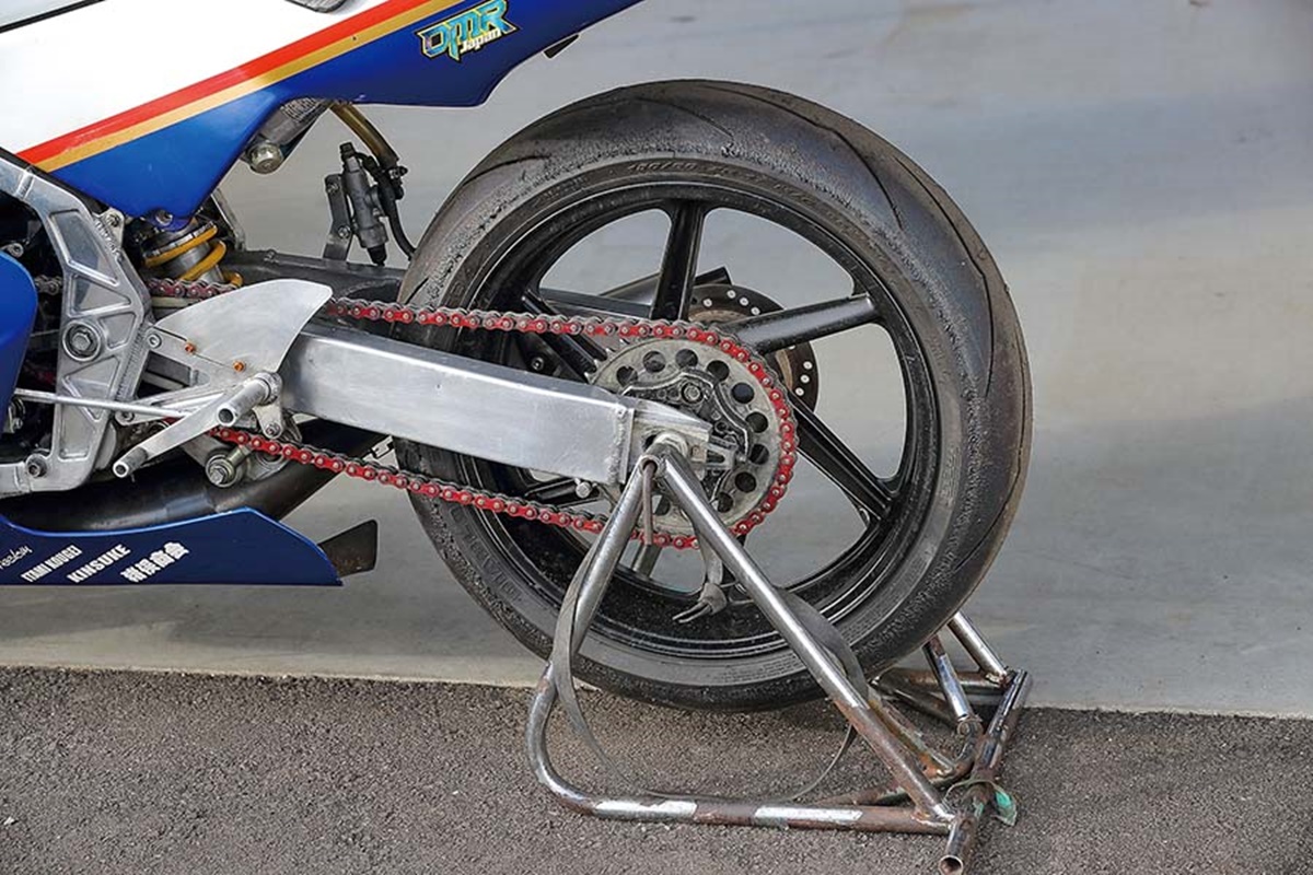 Honda NS250R Rothmans replica Freddie Spencer 1985 en detalle