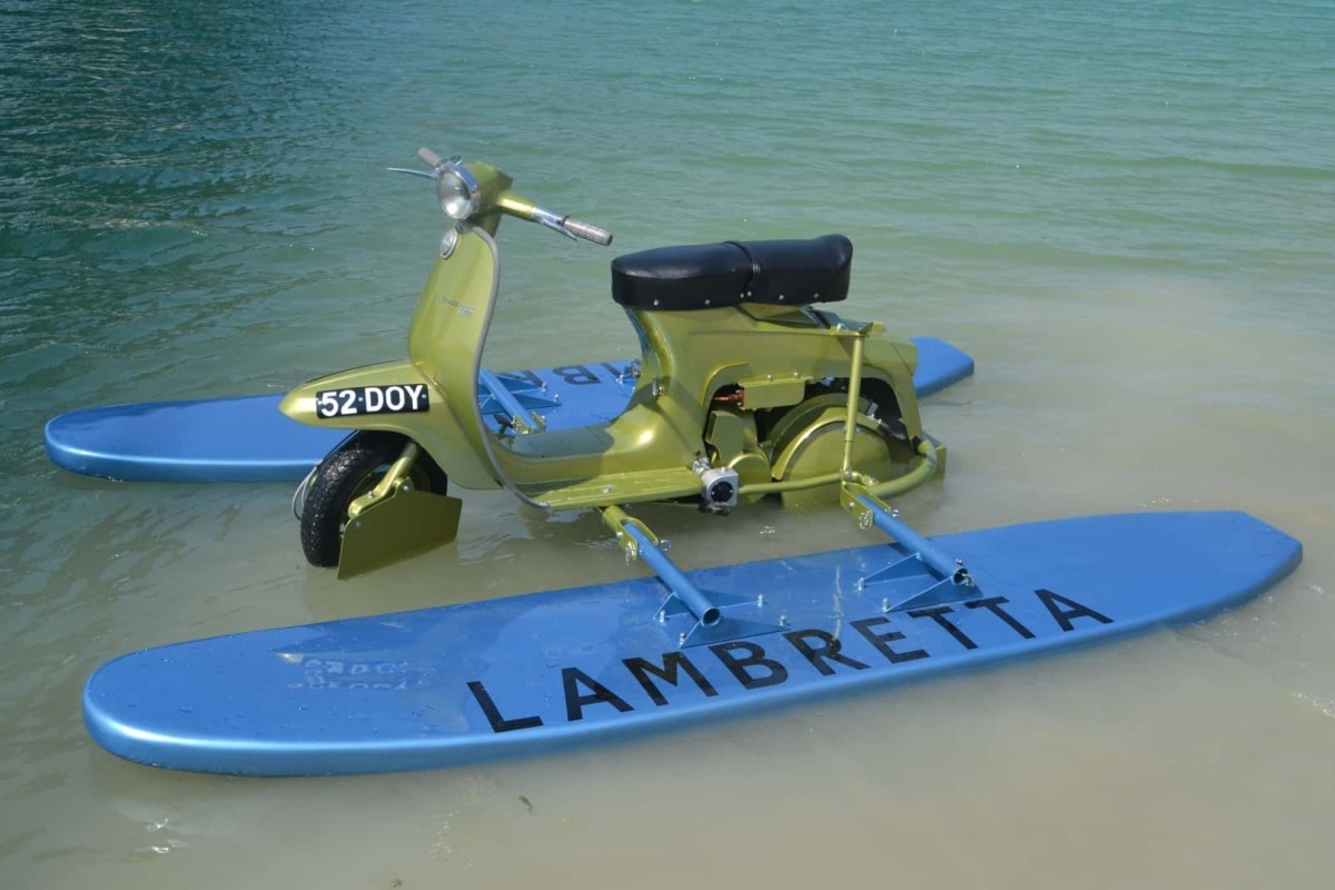 lambretta-amphi-scooter-left-angle-view