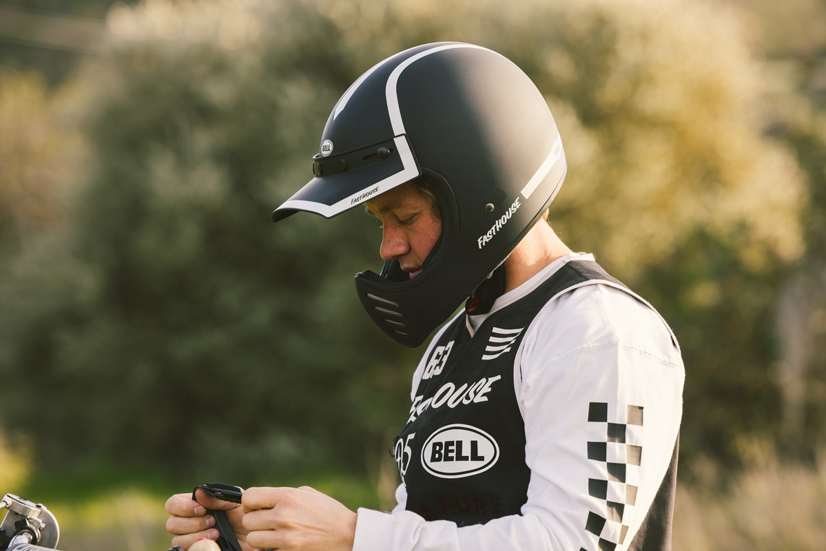 Nuevo Bell Moto-3 en acción