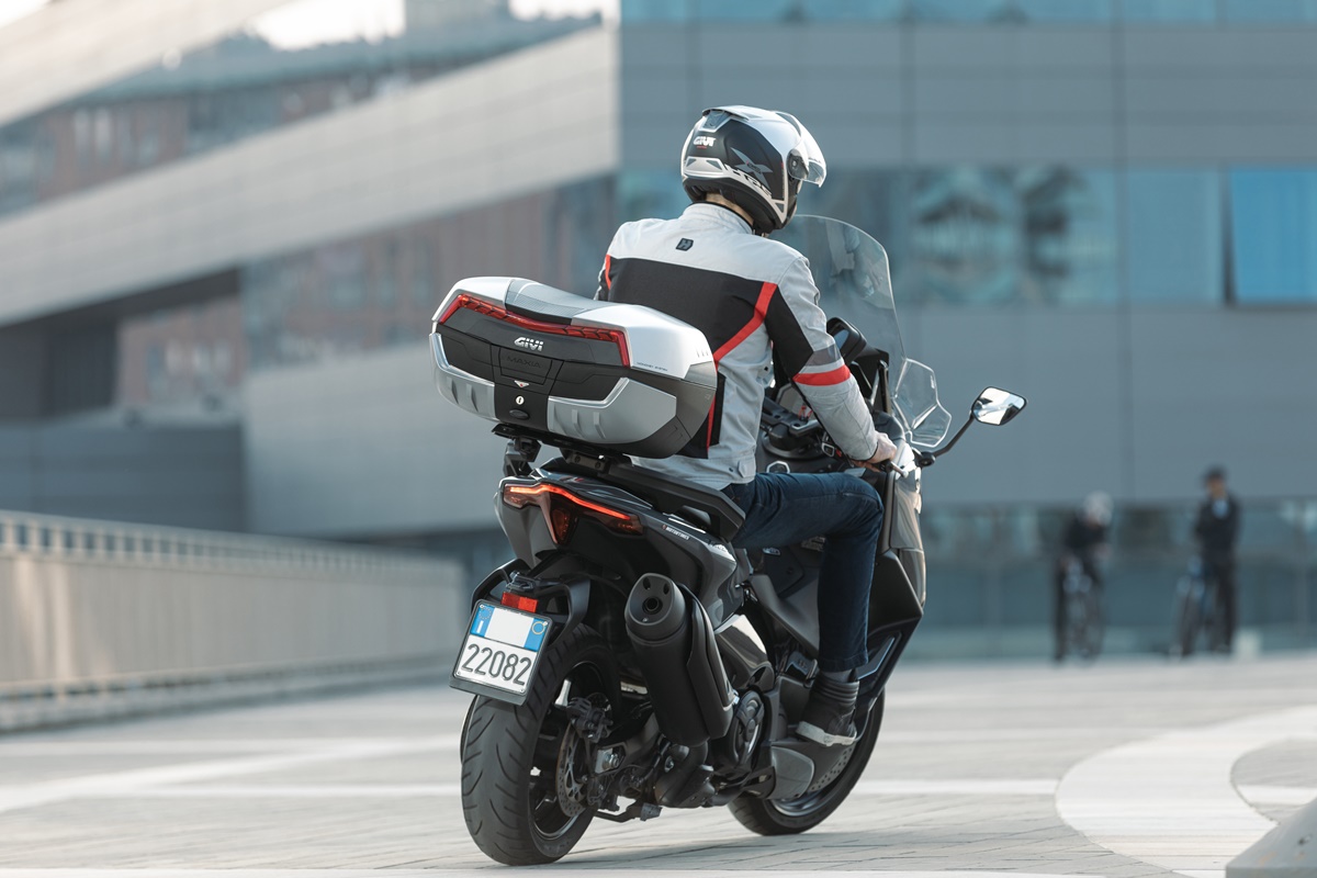 GIVI Maxia 5 en acción