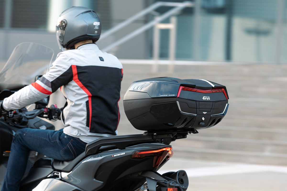 GIVI Maxia 5 en acción