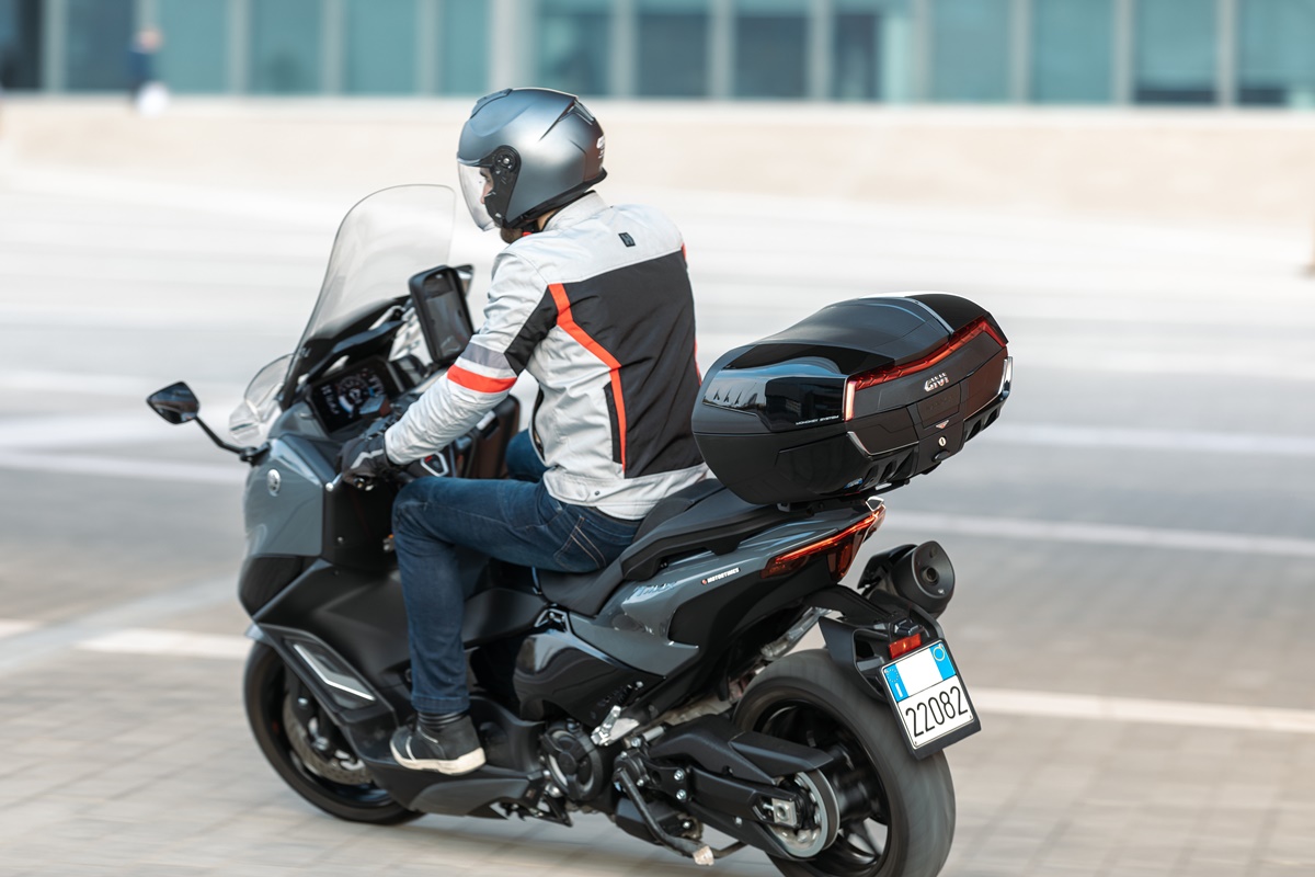 GIVI Maxia 5 en acción