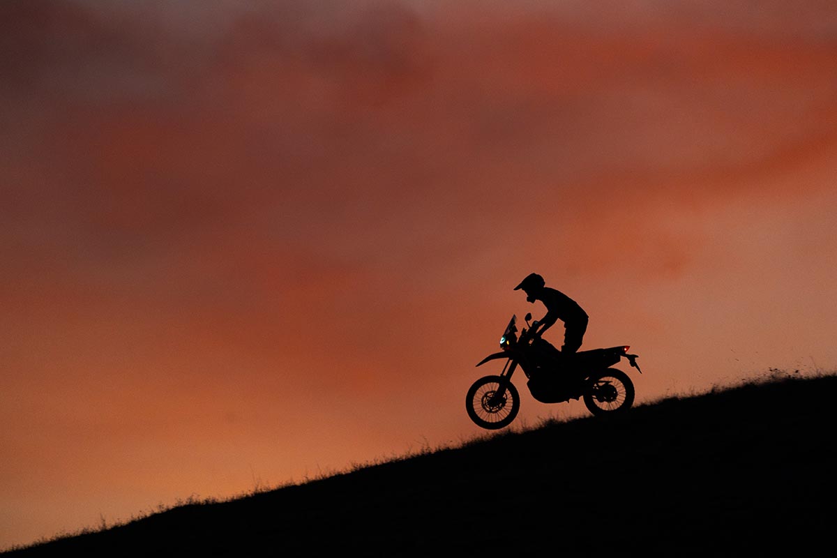 La moto empleada para las patentes es CRF450 Rally