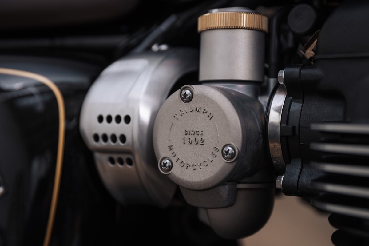 triumphxdgr_t120_my23_ge-2411