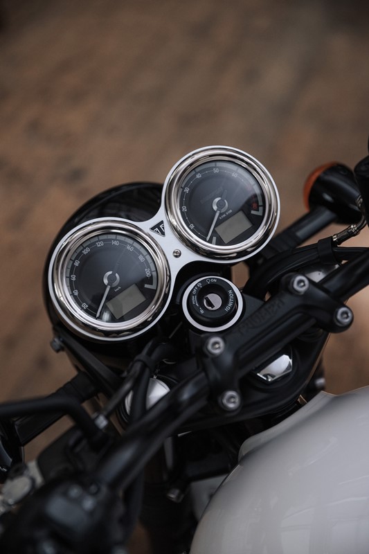 triumphxdgr_t120_my23_ge-2590